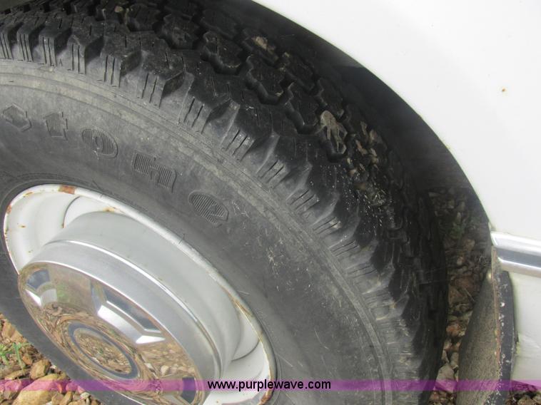 image for item L4038 1991 Ford Econoline E350 Super ambulance