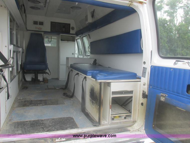 image for item L4038 1991 Ford Econoline E350 Super ambulance