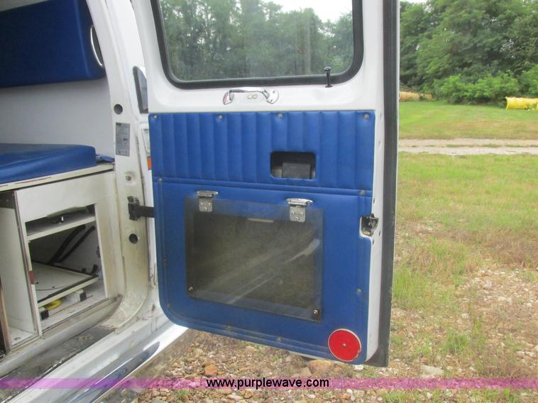 image for item L4038 1991 Ford Econoline E350 Super ambulance