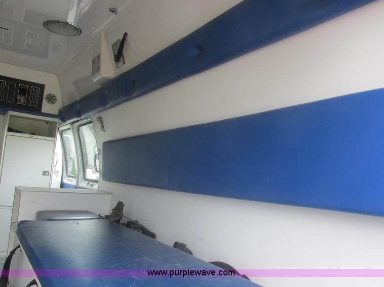 image for item L4038 1991 Ford Econoline E350 Super ambulance