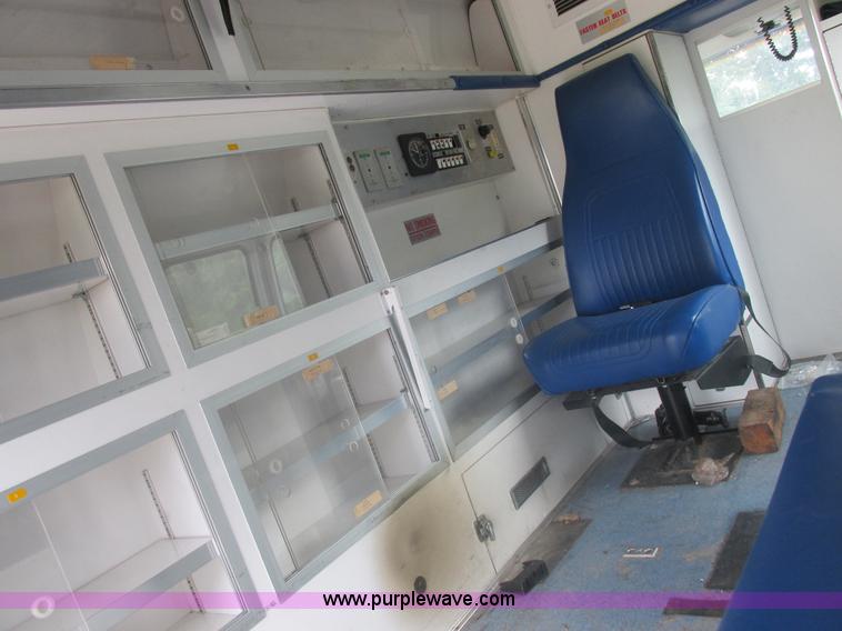 image for item L4038 1991 Ford Econoline E350 Super ambulance