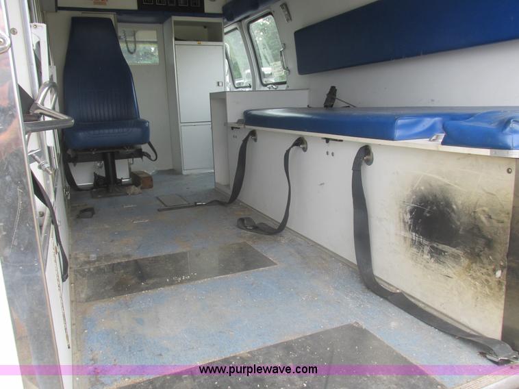 image for item L4038 1991 Ford Econoline E350 Super ambulance