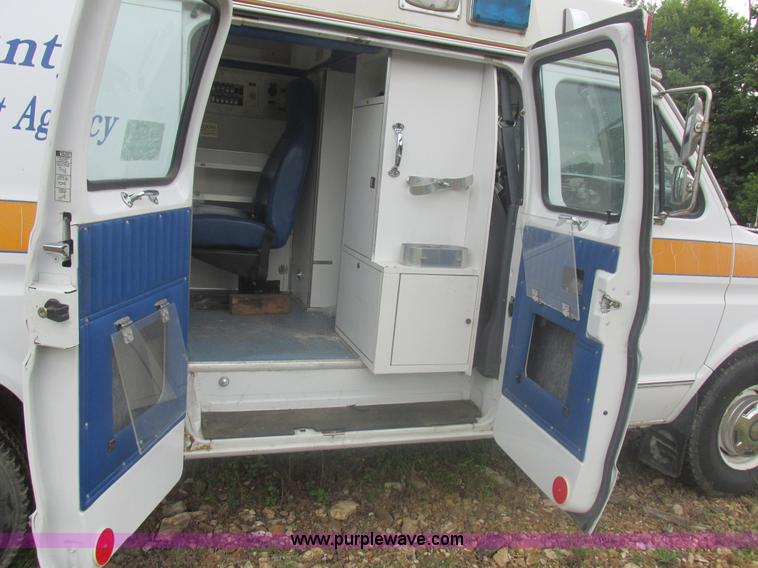 image for item L4038 1991 Ford Econoline E350 Super ambulance