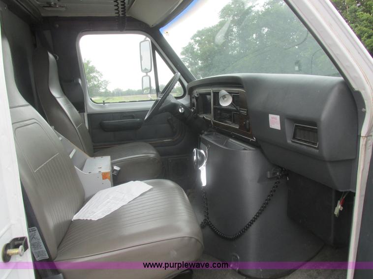 image for item L4038 1991 Ford Econoline E350 Super ambulance