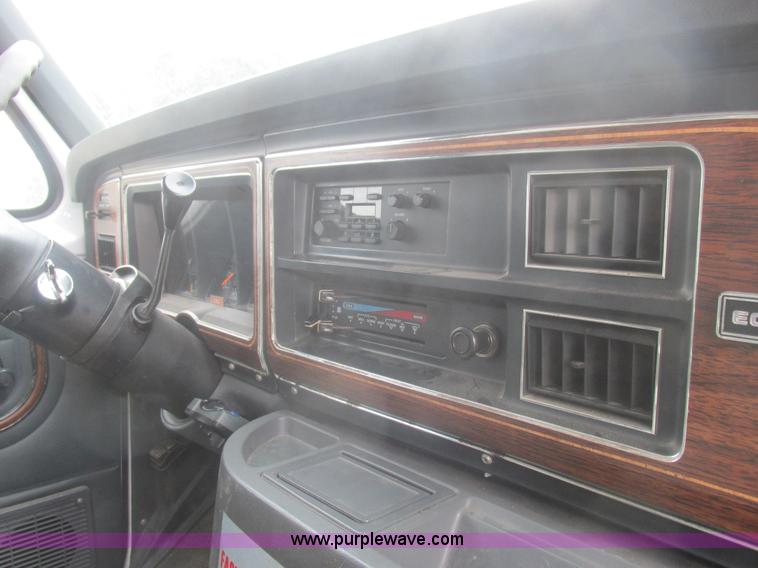 image for item L4038 1991 Ford Econoline E350 Super ambulance