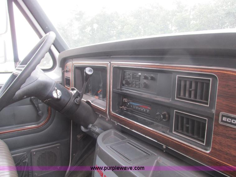 image for item L4038 1991 Ford Econoline E350 Super ambulance