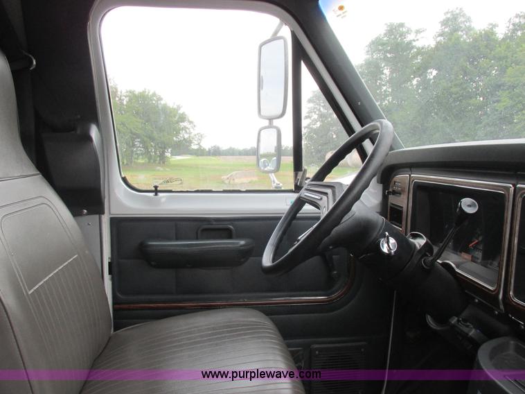 image for item L4038 1991 Ford Econoline E350 Super ambulance