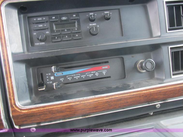 image for item L4038 1991 Ford Econoline E350 Super ambulance