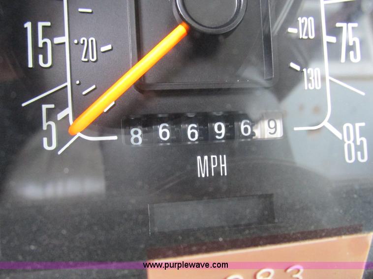 image for item L4038 1991 Ford Econoline E350 Super ambulance