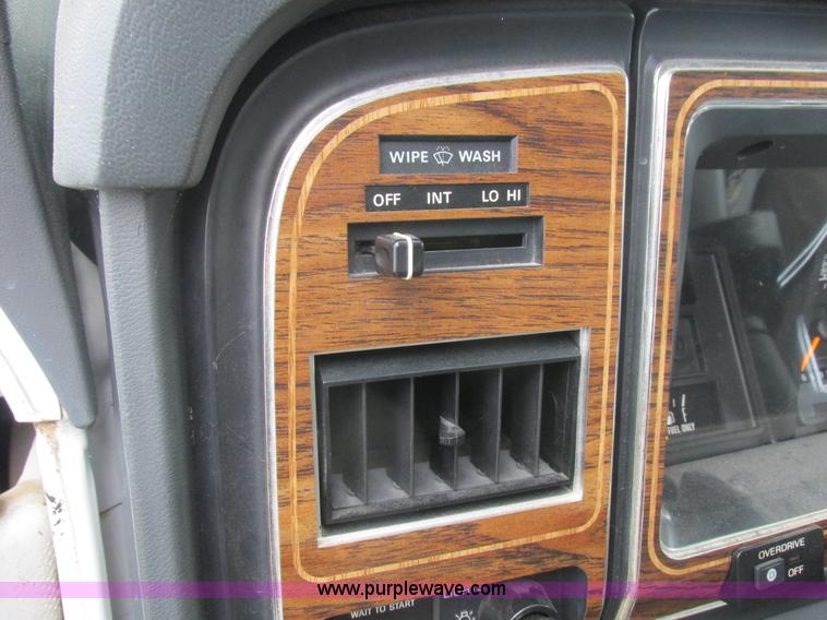 image for item L4038 1991 Ford Econoline E350 Super ambulance