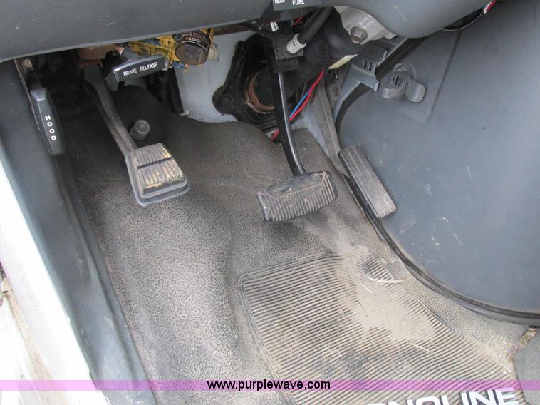 image for item L4038 1991 Ford Econoline E350 Super ambulance