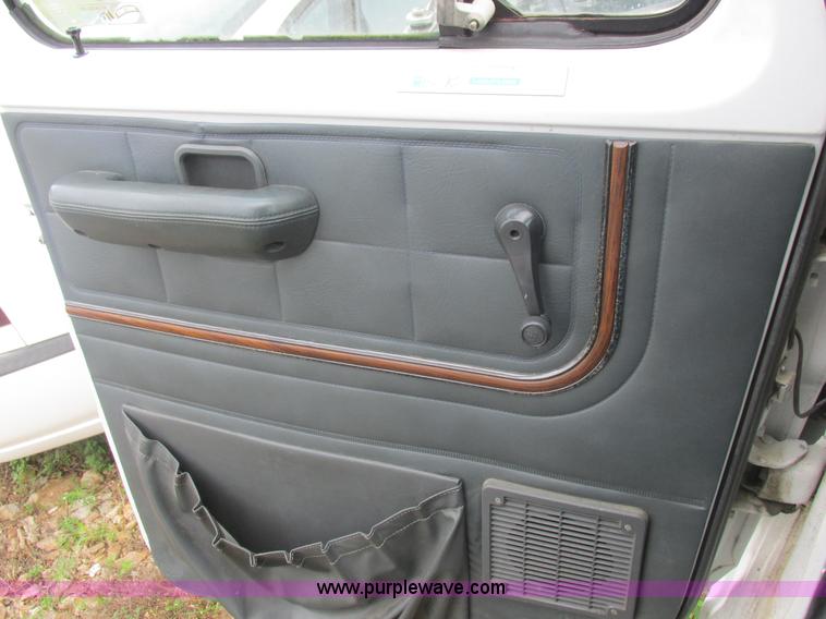 image for item L4038 1991 Ford Econoline E350 Super ambulance