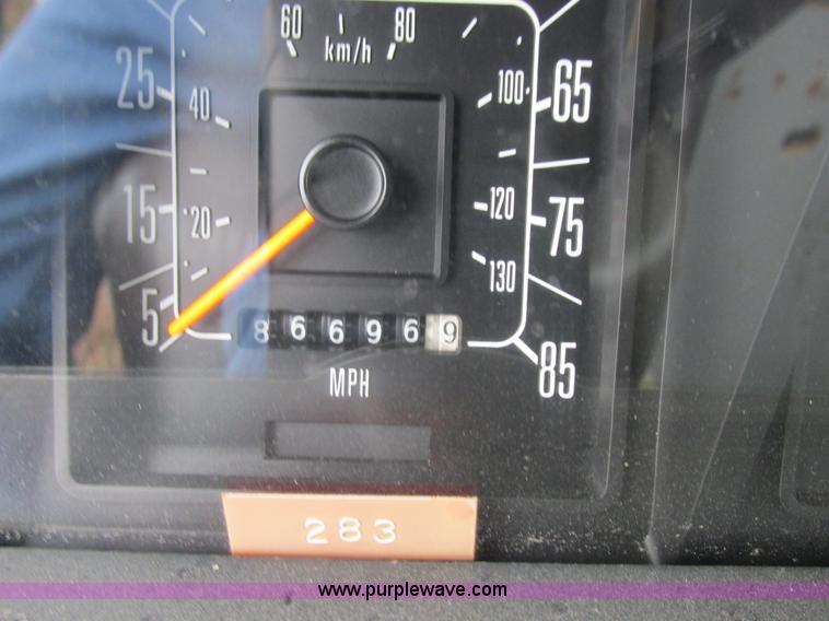 image for item L4038 1991 Ford Econoline E350 Super ambulance