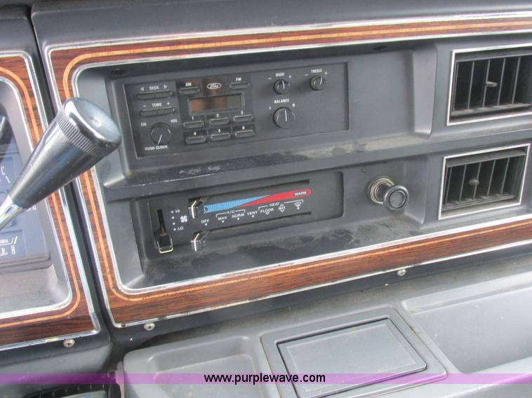 image for item L4038 1991 Ford Econoline E350 Super ambulance