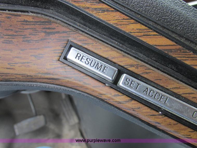 image for item L4038 1991 Ford Econoline E350 Super ambulance