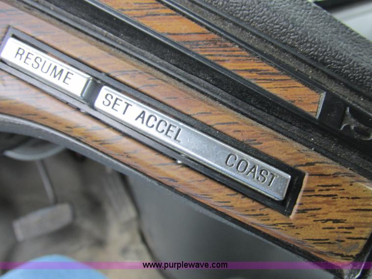 image for item L4038 1991 Ford Econoline E350 Super ambulance