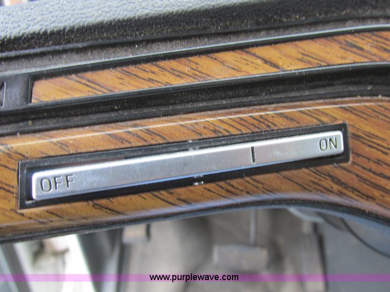 image for item L4038 1991 Ford Econoline E350 Super ambulance