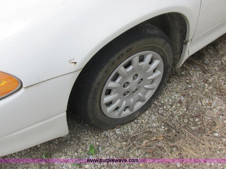 image for item L4048 2004 Dodge Intrepid SE