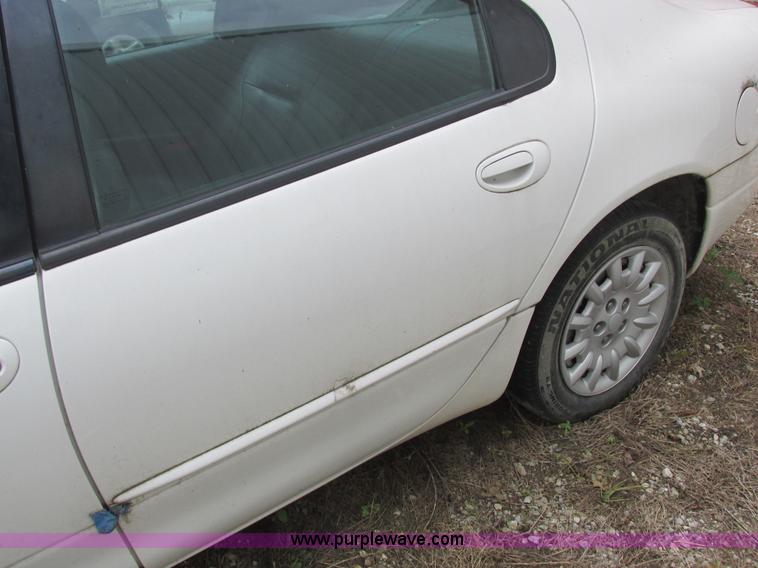 image for item L4048 2004 Dodge Intrepid SE