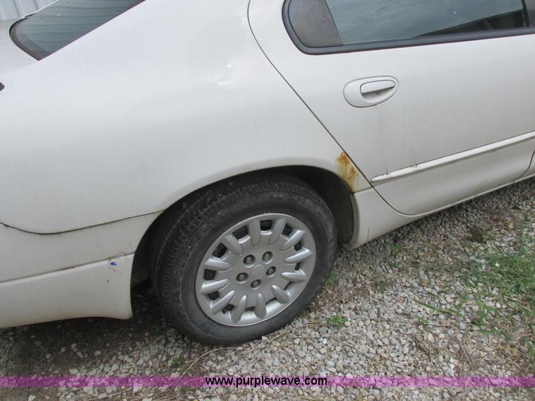 image for item L4048 2004 Dodge Intrepid SE