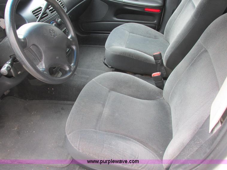 image for item L4048 2004 Dodge Intrepid SE