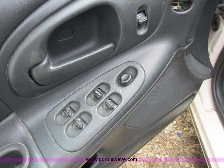 image for item L4048 2004 Dodge Intrepid SE