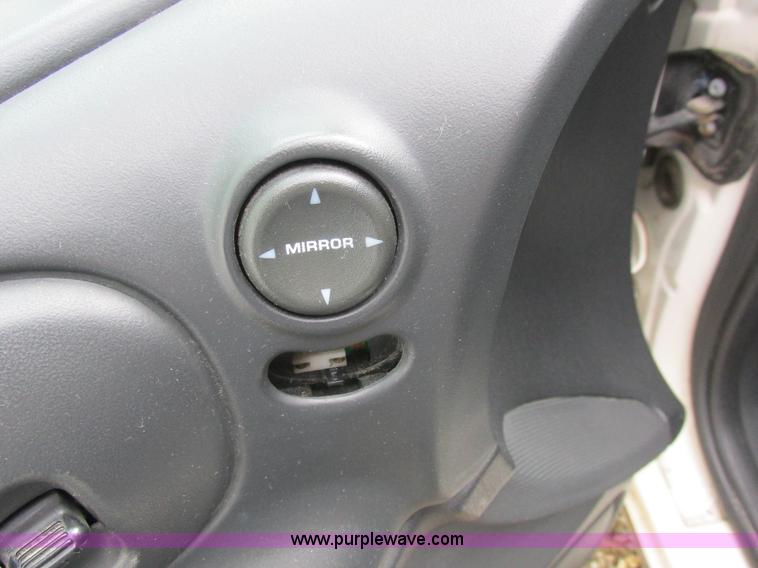 image for item L4048 2004 Dodge Intrepid SE