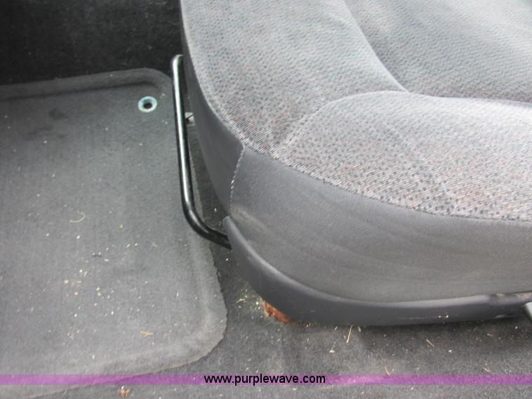 image for item L4048 2004 Dodge Intrepid SE