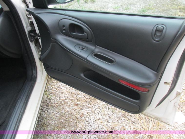 image for item L4048 2004 Dodge Intrepid SE