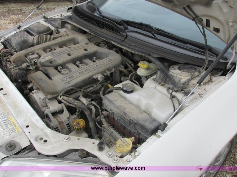 image for item L4048 2004 Dodge Intrepid SE