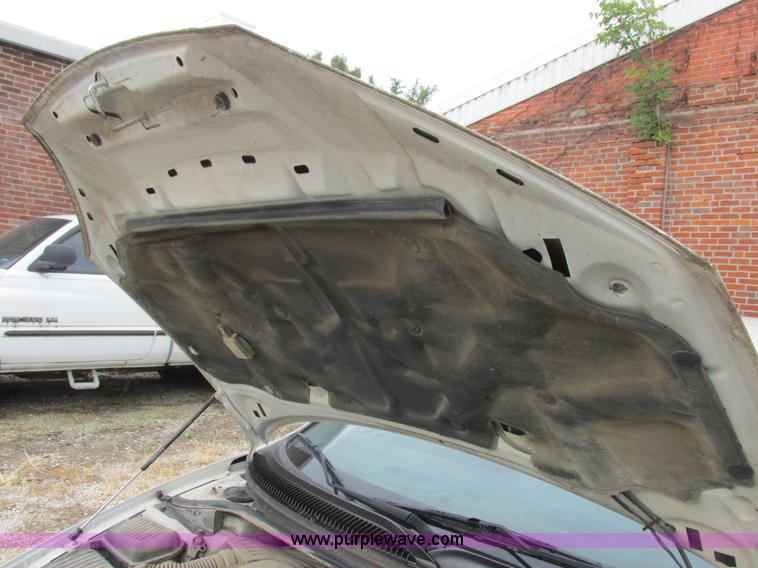 image for item L4048 2004 Dodge Intrepid SE