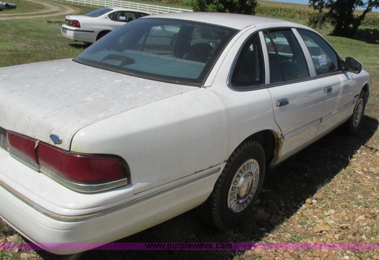 image for item L4053 1995 Ford Crown Victoria Police Interceptor