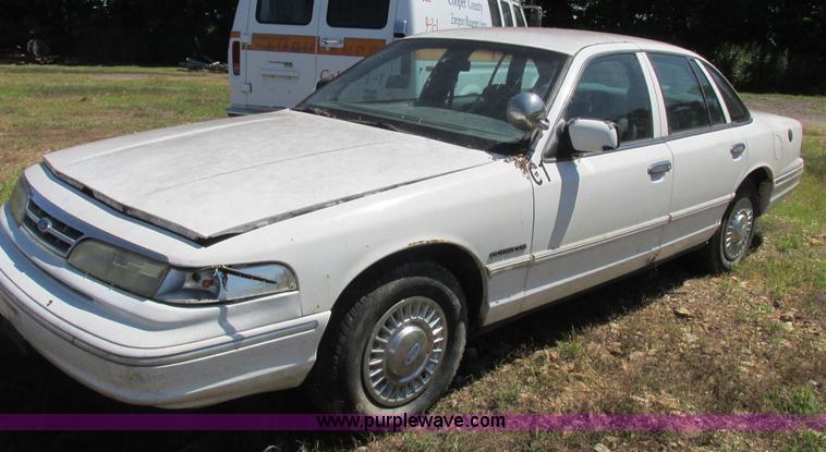 image for item L4053 1995 Ford Crown Victoria Police Interceptor