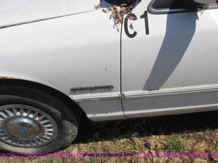 image for item L4053 1995 Ford Crown Victoria Police Interceptor