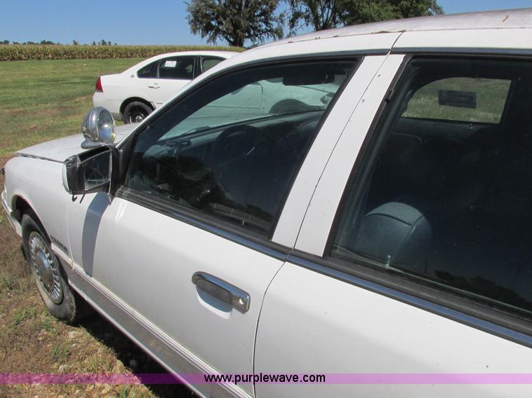 image for item L4053 1995 Ford Crown Victoria Police Interceptor