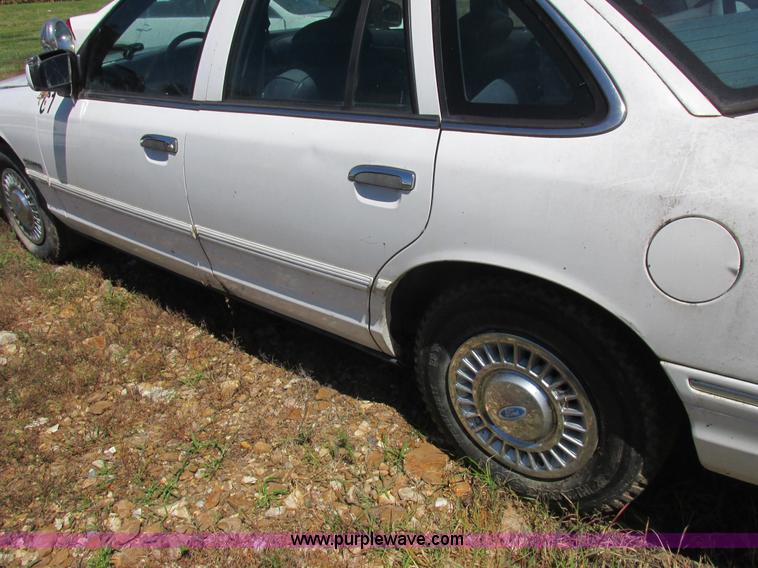 image for item L4053 1995 Ford Crown Victoria Police Interceptor