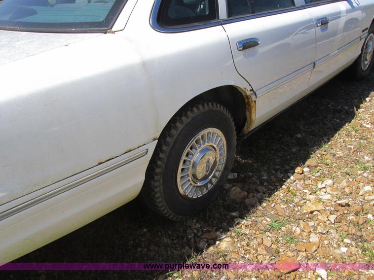 image for item L4053 1995 Ford Crown Victoria Police Interceptor