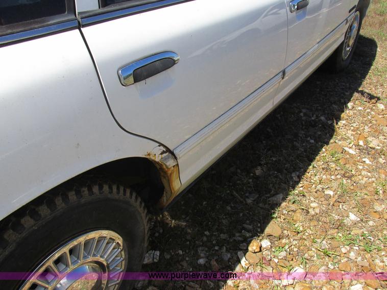 image for item L4053 1995 Ford Crown Victoria Police Interceptor