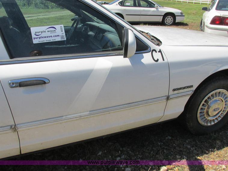 image for item L4053 1995 Ford Crown Victoria Police Interceptor