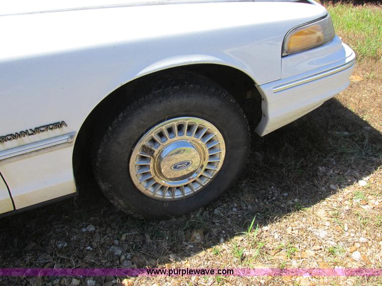 image for item L4053 1995 Ford Crown Victoria Police Interceptor