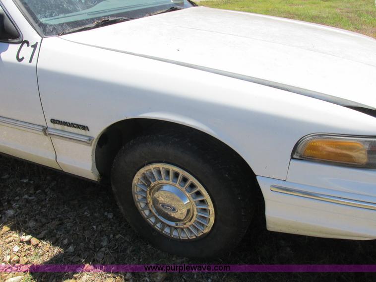 image for item L4053 1995 Ford Crown Victoria Police Interceptor