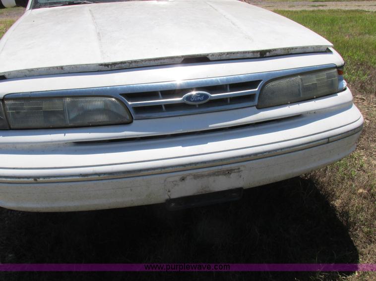 image for item L4053 1995 Ford Crown Victoria Police Interceptor