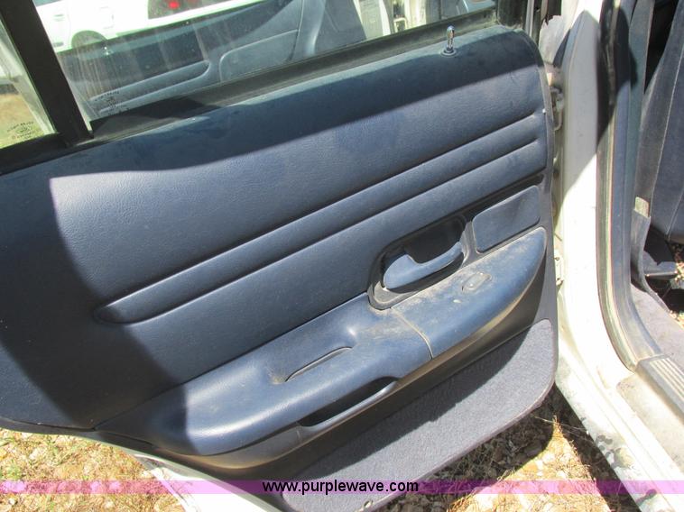 image for item L4053 1995 Ford Crown Victoria Police Interceptor