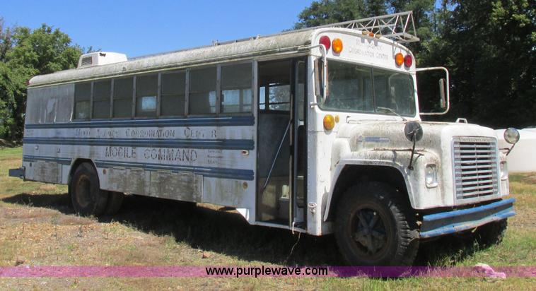 image for item L4054 1976 International 1603 bus