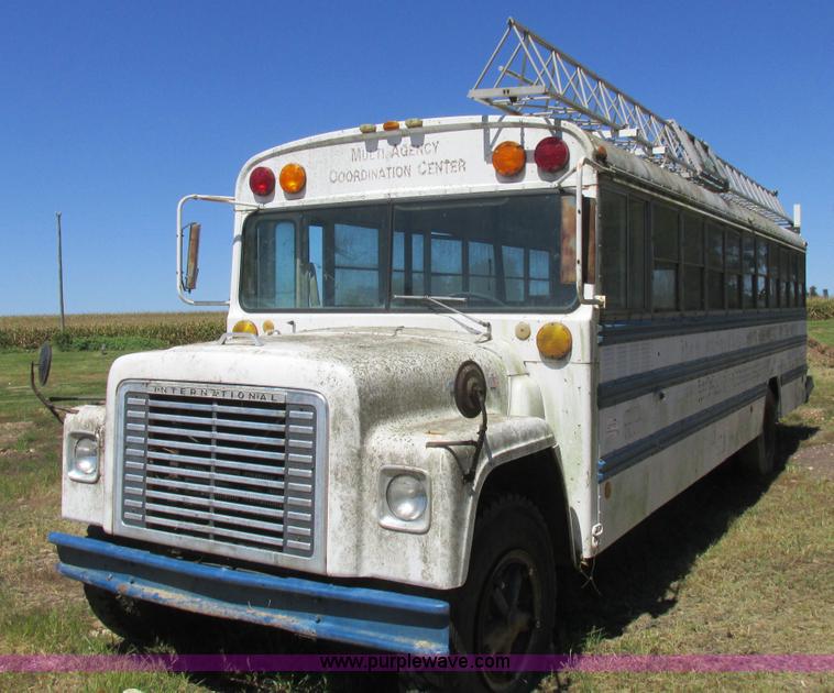 image for item L4054 1976 International 1603 bus