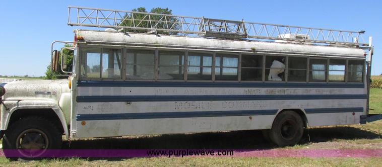 image for item L4054 1976 International 1603 bus