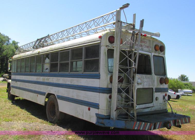 image for item L4054 1976 International 1603 bus