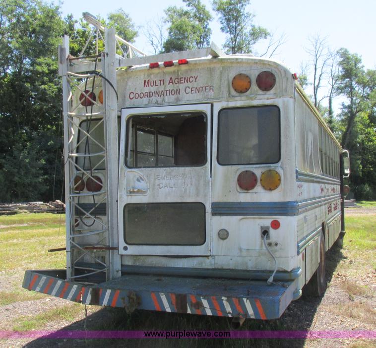 image for item L4054 1976 International 1603 bus