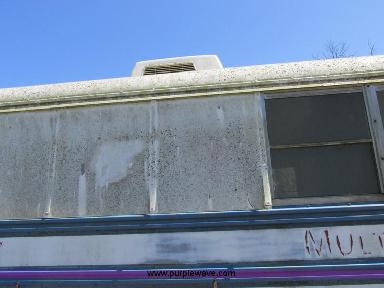 image for item L4054 1976 International 1603 bus