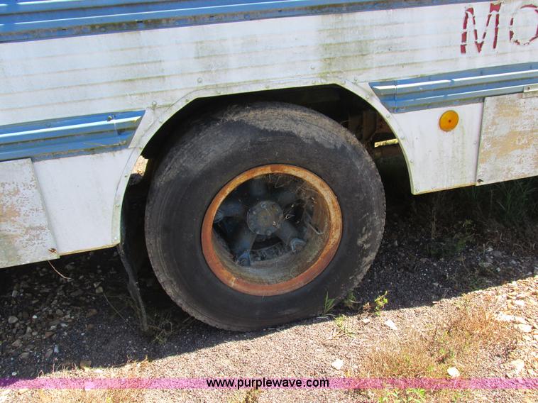 image for item L4054 1976 International 1603 bus